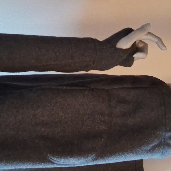 🌟 3/$30 .Comfy Hoody with Fleece Interior. - Picture 4 of 5